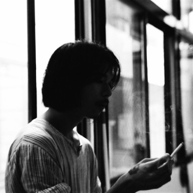 再陪我抽根菸